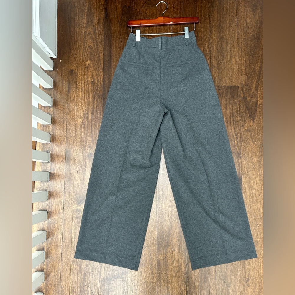 Creased straight leg trousers from 12 STOREEZ. Size  XS.